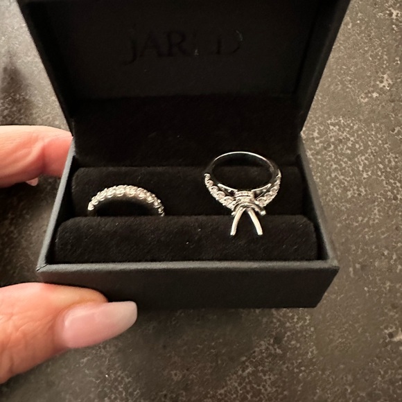 Jared wedding band and cathedral setting no center stone - Picture 4 of 4